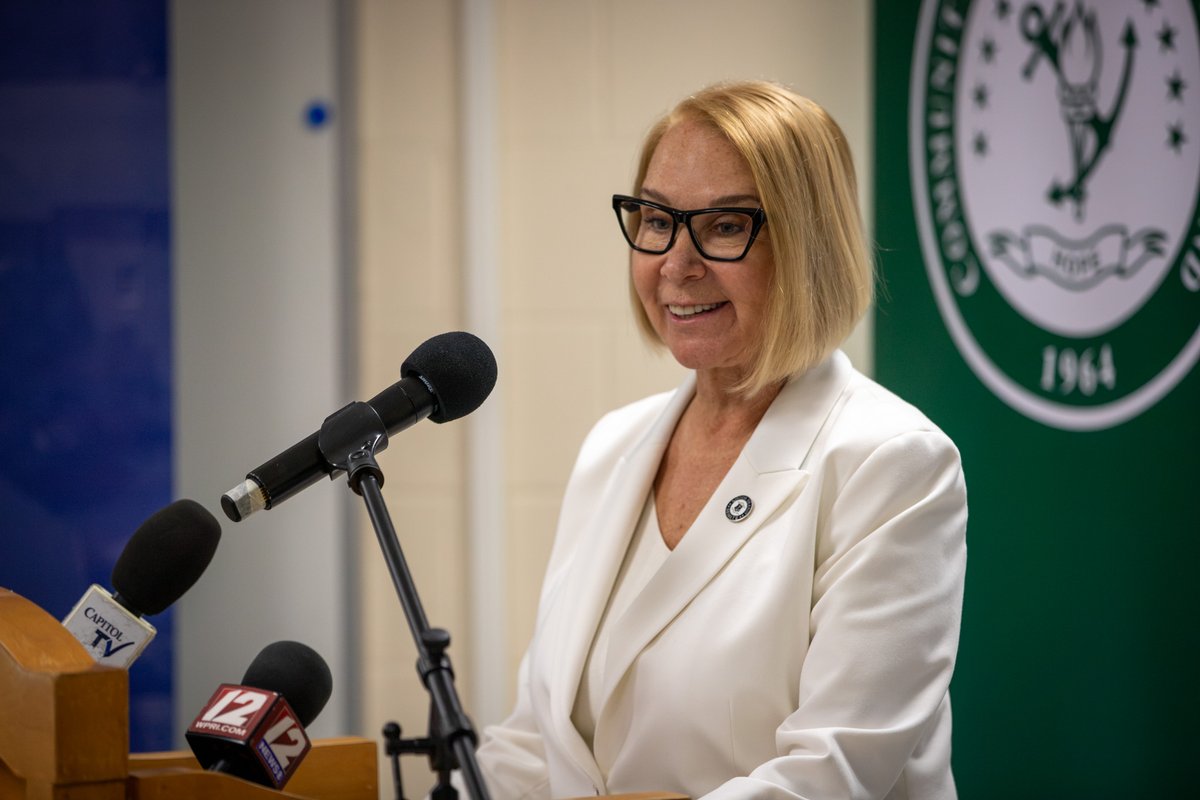 RISenate's tweet photo. Today, Senate President Pro Tempore @hannagallo27 and Rep. David A. Bennett joined leaders of @CCRINews and @universityofri for the announcement of a new, fully online registered nurse to bachelor of science (RN-to-BS) program.

Learn more: https://t.co/mSzA4vTcGL https://t.co/0O51nbw3Ys