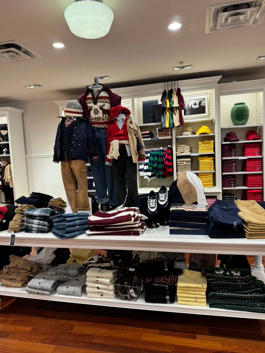 Wave1LIVE's tweet photo. After a storm in NY, the weather turned cold, and I realized I had nothing to wear https://t.co/y7NF5g984l