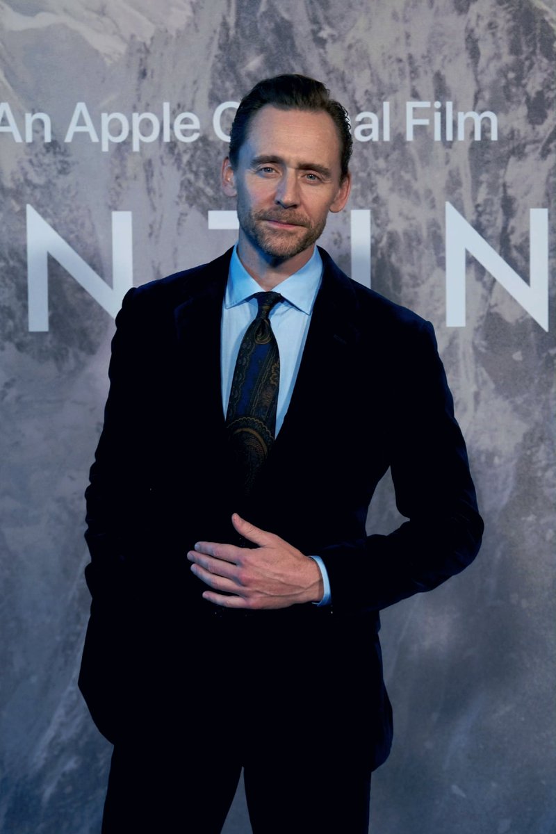 bestoftwh's tweet photo. 📷NEW| Tom Hiddleston attend the Gala screening of their new film Tenzing in London. https://t.co/tR9nCNl2uy