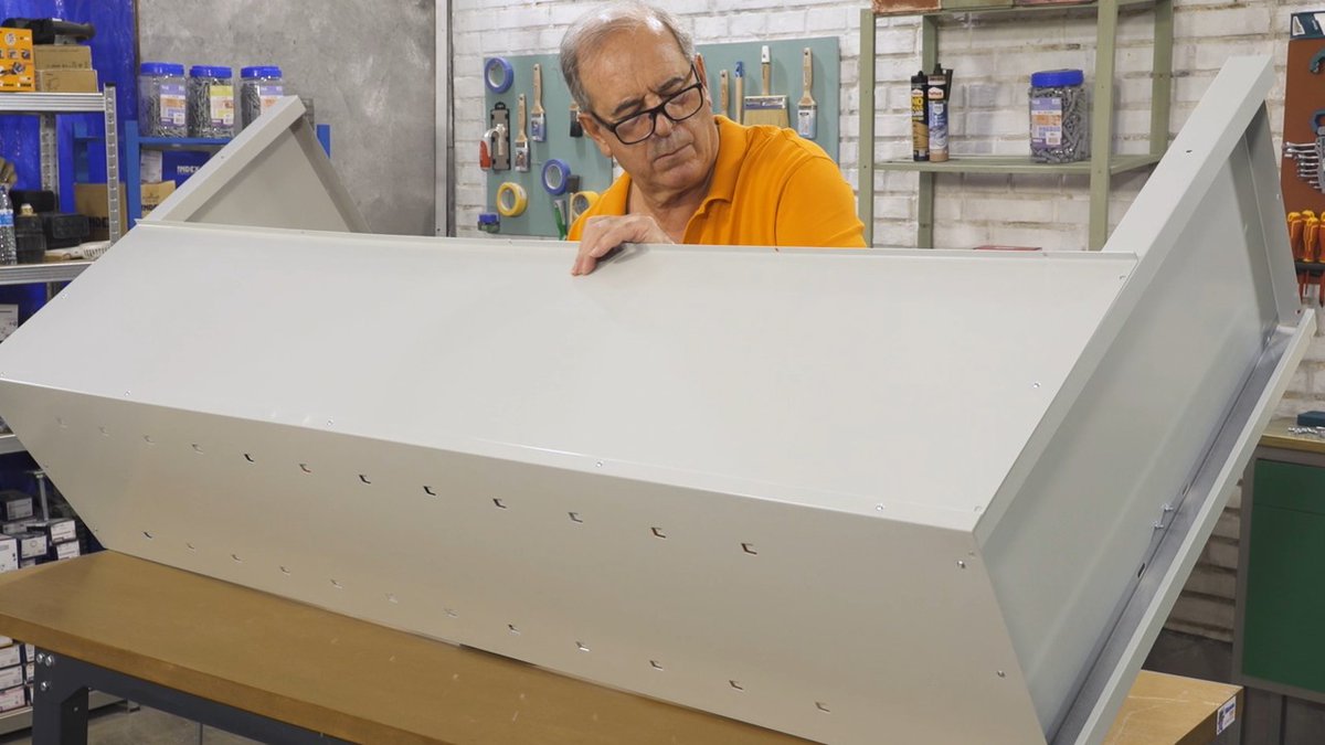 Bricocrack's tweet photo. 👋¿Organizando casa? ¿Qué tal un armario para tenerlo todo ordenado, a la vista y protegido con llave?  🙋‍♀️🙋‍♂️

#Tutorial viernes YouTube: montamos armario multiusos con cerradura que aprovecha al máximo almacenamiento vertical.
Con #armariometalico #SimonLockerMulti @SimonrackESP https://t.co/iTdeczNuye