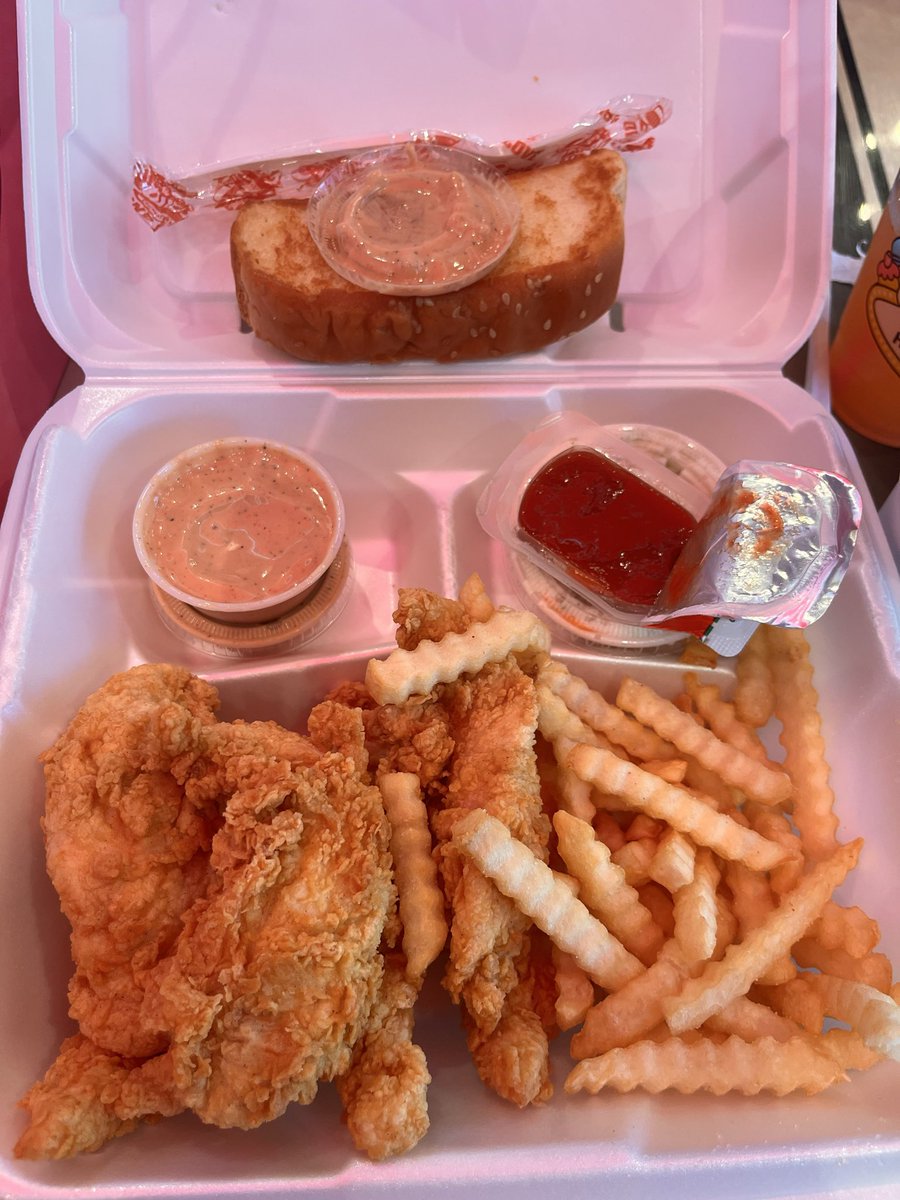 krazy1618's tweet photo. Trying Raising Canes for the first time! 💪🍗 https://t.co/EU8BdtQulz