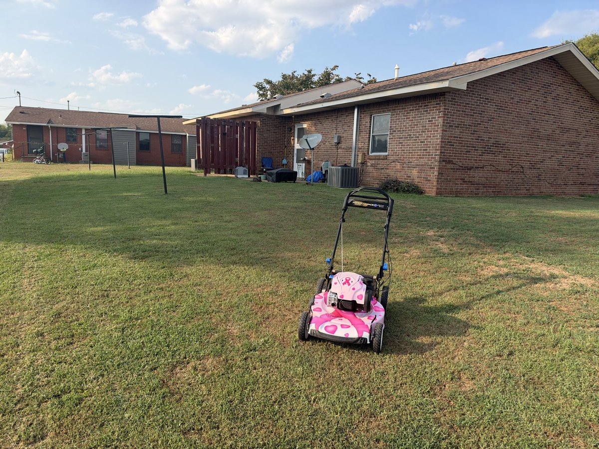 iamrodneysmith's tweet photo. Today, I had the pleasure of meeting & mowing the lawn of Sarah and her son, Samuel, and hearing a story that truly broke my heart. Sarah was diagnosed with breast cancer in 2020. A year later, her daughter was diagnosed with brain cancer and sadly passed away in 2023. Then, in 2024, Sarah learned her own cancer had returned and spread to her spine. Through unimaginable heartbreak, financial struggles, and even homelessness, this mother and son are still fighting to heal. Despite everything, Sarah shared a powerful message: “You’re stronger than you think, and you’re not alone.” Please keep Sarah and Samuel in your prayers. ❤️🎀 Be sure to check out their video in my next post.