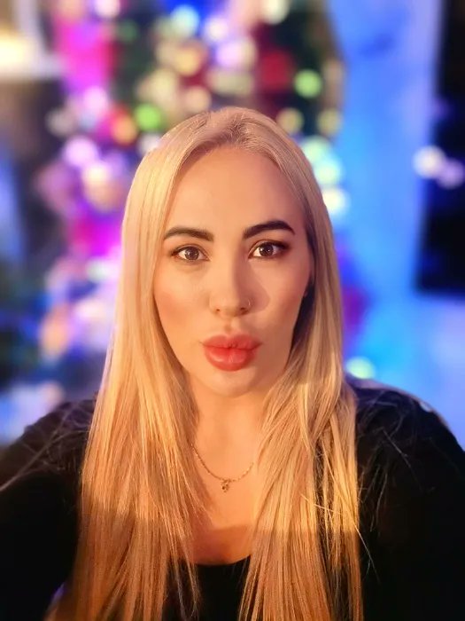 Pietje0012's tweet photo. I ❤️ to kiss her big fake lips, or even better let her suck my 🍆🔥🔥🔥

@itsflakiss https://t.co/xNAL9xWECI