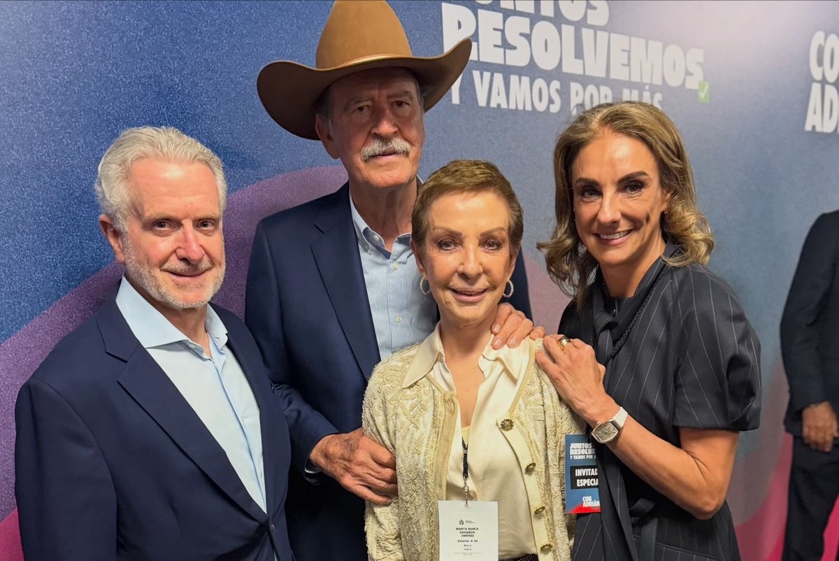 ZuritaCarpio's tweet photo. Así de apolítica es @lumendoz https://t.co/RHrJ33saCk