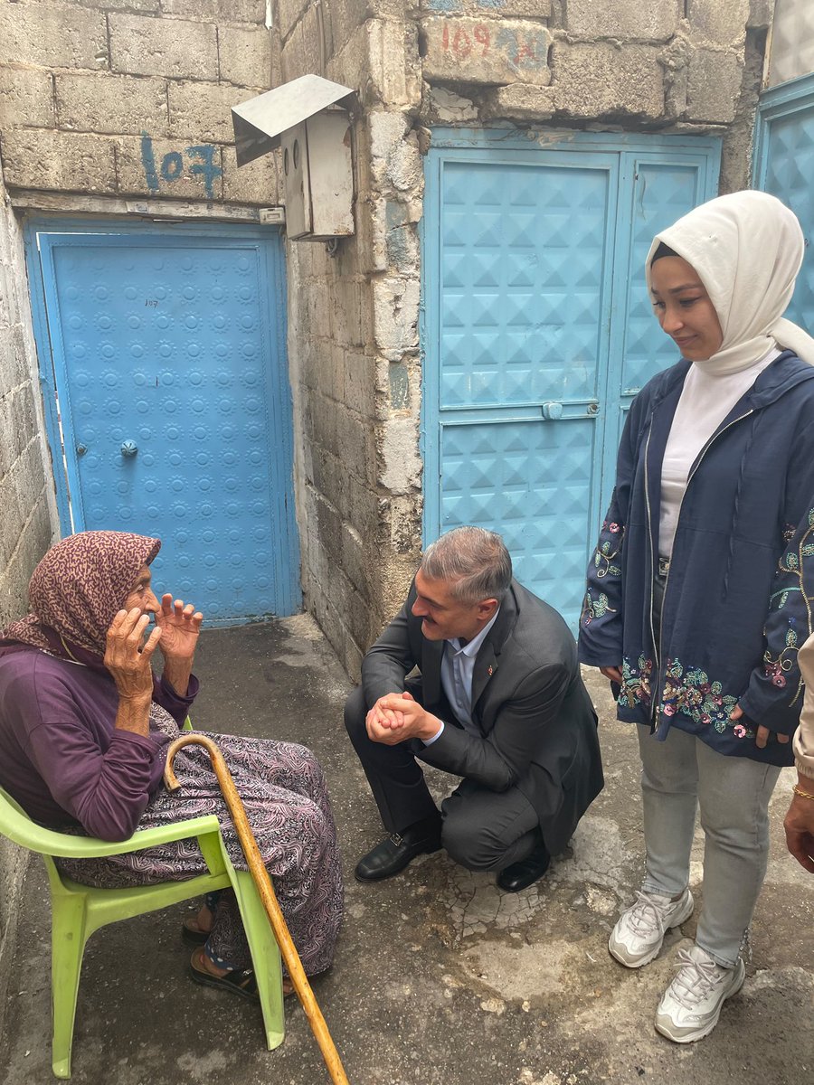 Aknizipkadinkol's tweet photo. Onların her bir sözü bir ömürlük tecrübe, her bir duası gönlümüze bırakılmış en güzel mirastır. Dün ile bugün arasında köprü olan büyüklerimizin ellerinden saygıyla öpüyor, sağlık, huzur ve mutluluk içinde nice güzel yıllar diliyoruz. @fmfedaioglu @fatihaltunses @AKKADINGM https://t.co/D98LNICbXd