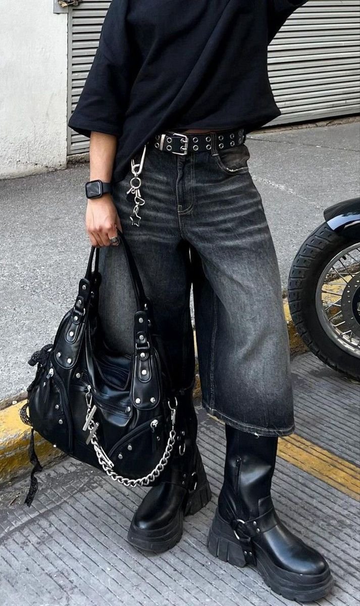 Evolxxk's tweet photo. how pinterest sees me

☆idol
☆tattoo
☆aesthetic vibes
☆outfit https://t.co/UPtnOf6NQ2