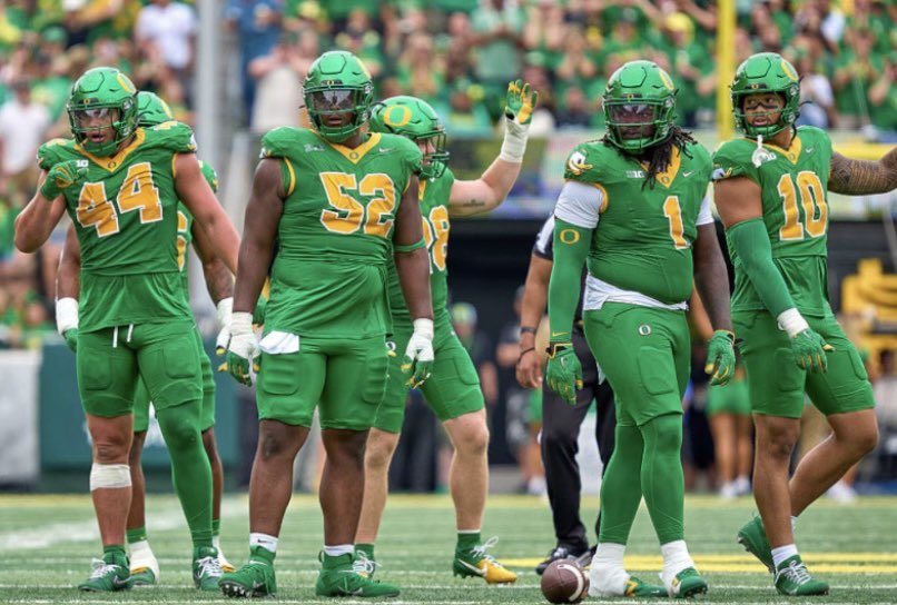 Lonestardevo's tweet photo. I’m blessed to say I’ve received an offer from @CoachTuioti92 and @oregonfootball GO DUCKS!!!!!! @BuckFitz @NCEC_Recruiting @Hunter_DeNote @CSmithScout @3DHarris @EastNash_FB @Coach_Gibson96 https://t.co/0ltjdFw6OK