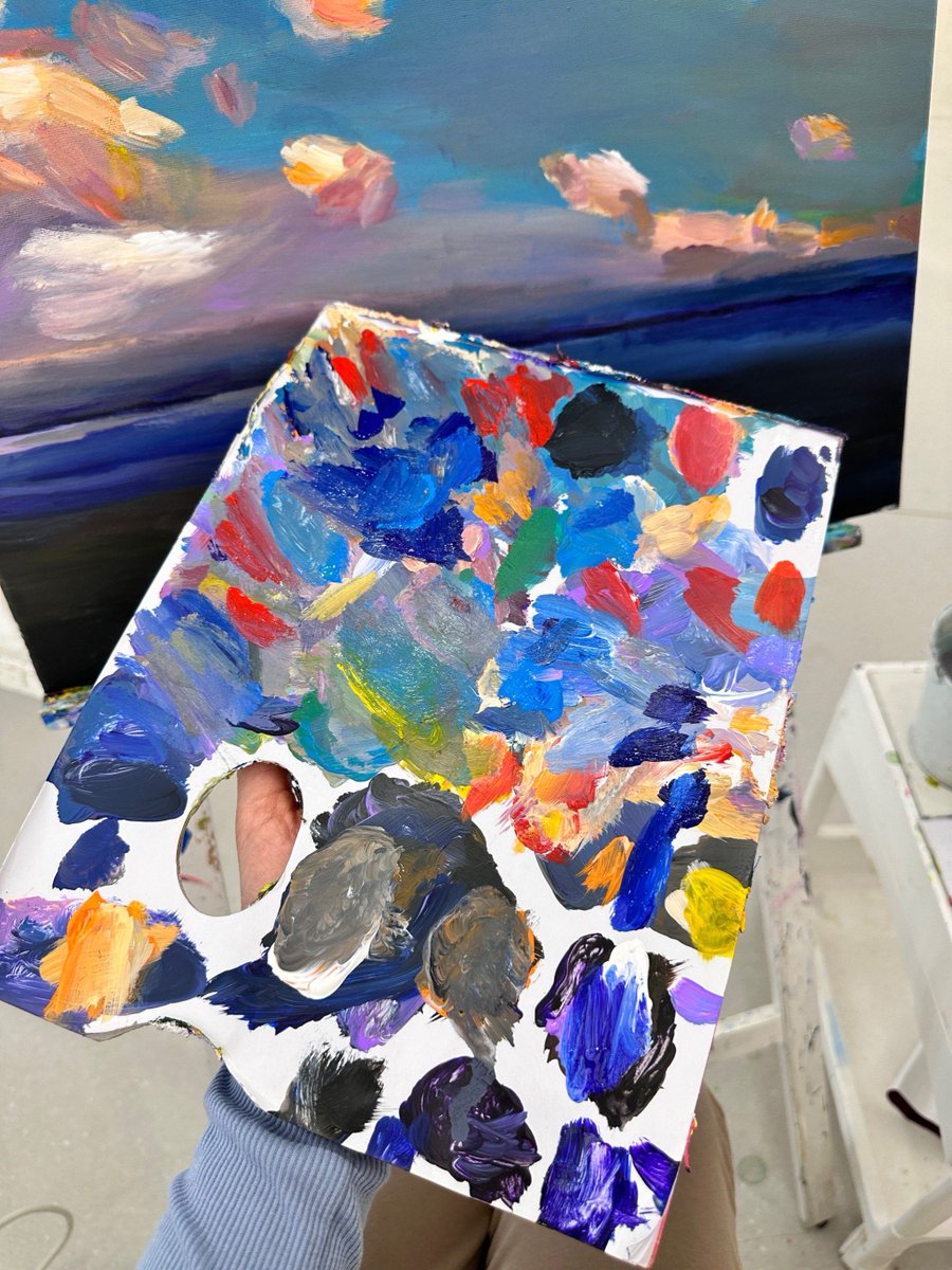 IsabelleMikwrt's tweet photo. Hoy probé pintura textural y mis manos se convirtieron en pincel. La creatividad no requiere reglas, solo atreverse a crear! https://t.co/mzMheqqjDZ