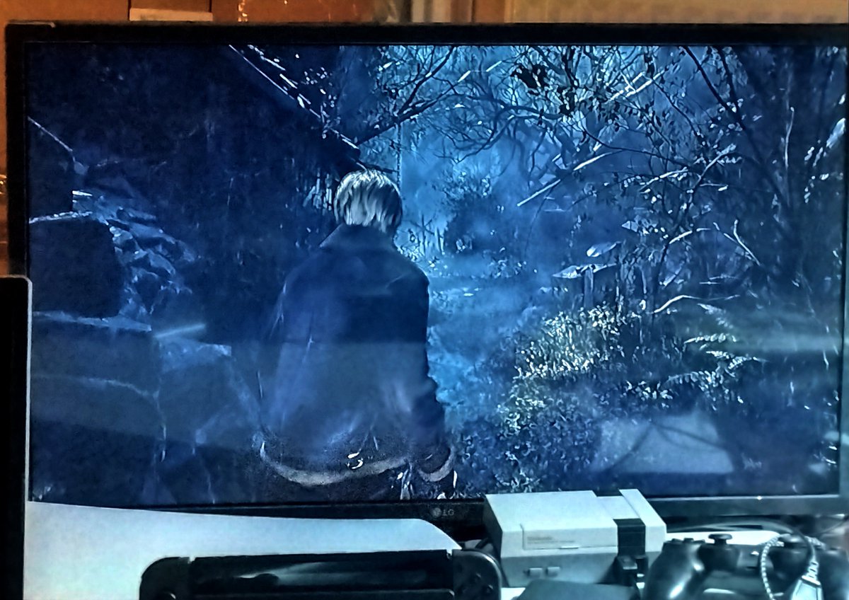 Touma_Kamijyo26's tweet photo. Je connais l'original par coeur. Hâte de voir ce que cette RE nouvelle expérience va proposer! ✨ #RE4R #REBHFun https://t.co/TYadWFwhEt