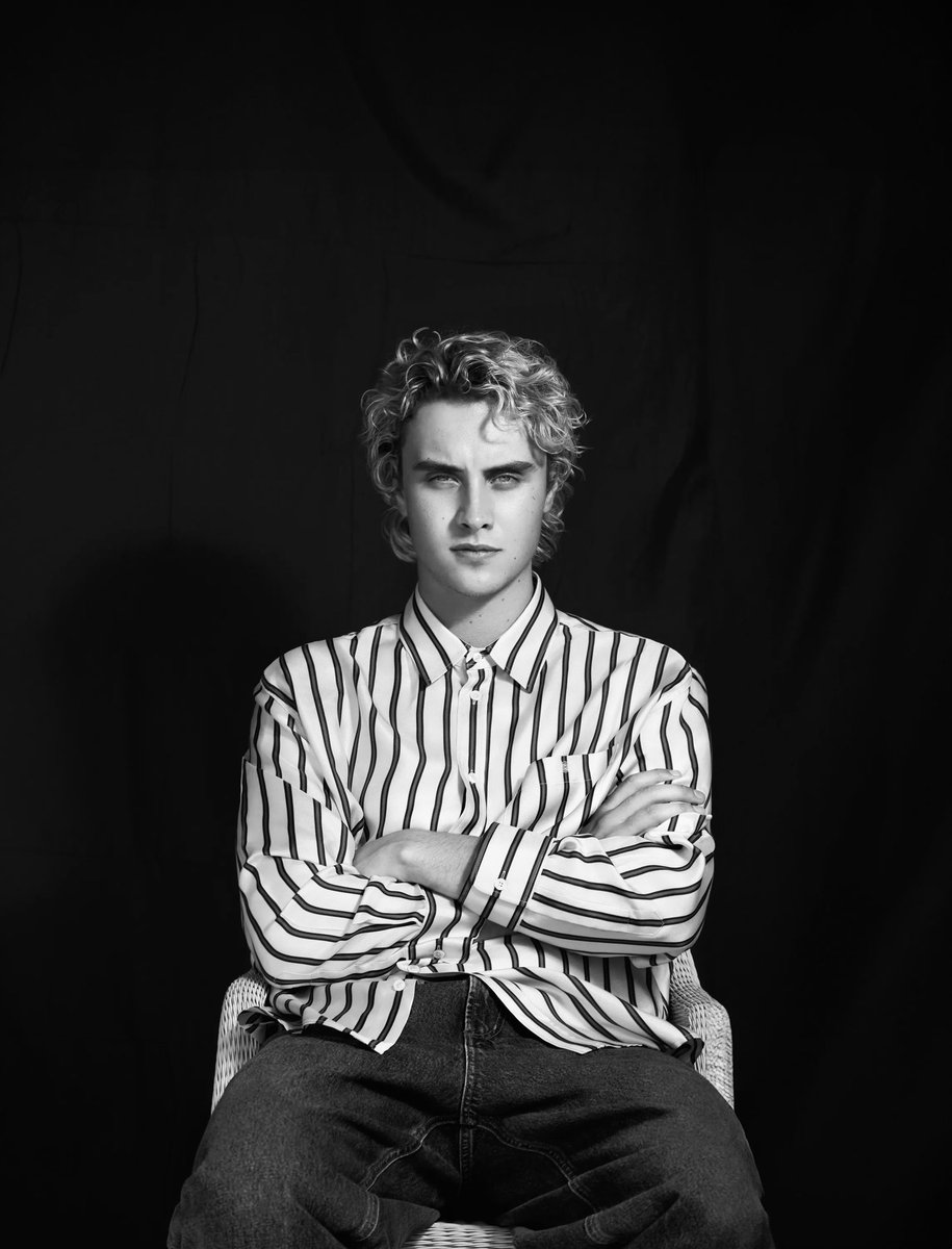 joswphzada's tweet photo. “He could be the biggest movie star in the world if he decided that’s what he wants to be,” Kazan predicts. ⭐️ https://t.co/a4uVFtZCX4