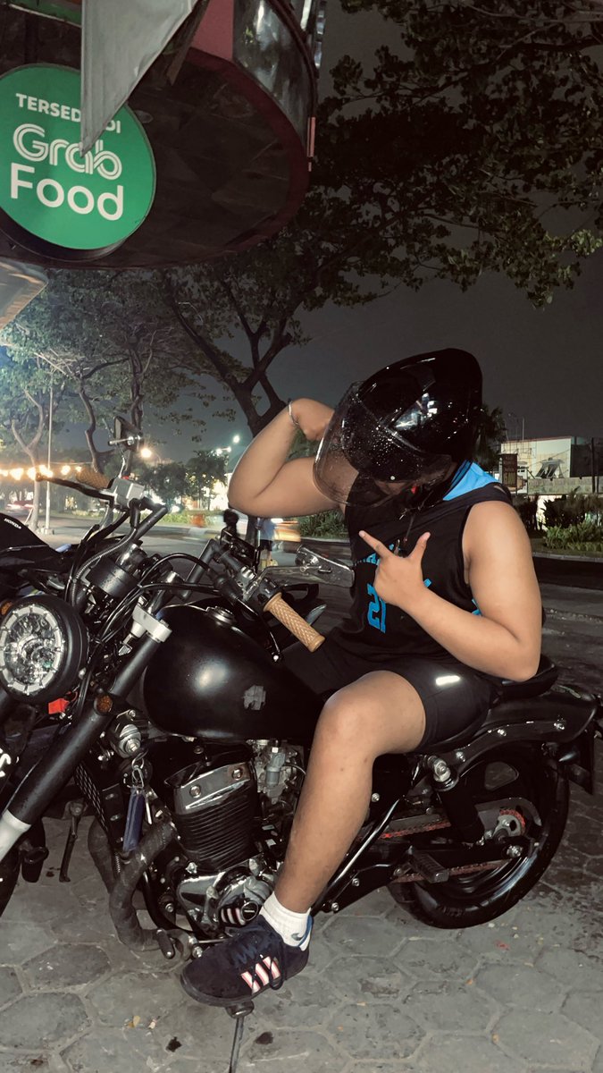 sebatafterngewe's tweet photo. p night ride pangku depan bub? https://t.co/Y0Q1hNHxsJ