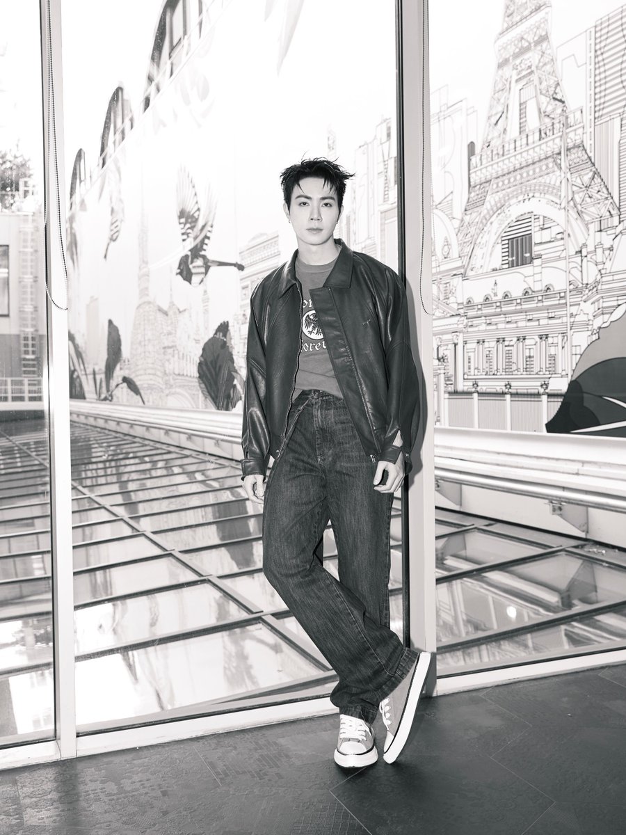 pangmak2026's tweet photo. ปังมาก! 
“ซี-พฤกษ์” หล่อฮอตเกินต้าน กับลุคสุดเท่ที่มีเอกลักษณ์เฉพาะตัว เข้าร่วมชมแฟชั่นโชว์ BONBOM x ASPARAGUS ภายใต้โครงการ Concept Korea ในงาน Paris Fashion Week 2027 

ZEEPRUK PFW 2027

#ConceptKoreaXZeePruk
#ZeePruk #BONBOM #ASPARAGUS
#KOCCA #ConceptKorea https://t.co/tBWrRjPeR6