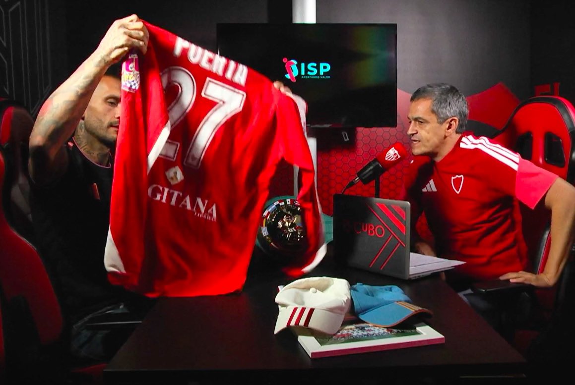 RarrochaR's tweet photo. ❤️ ARTEMIO GARIBIAN: “SALÍ A PELEAR POR EL TÍTULO MUNDIAL CON LA CAMISETA DE ANTONIO PUERTA”

🕊️ “Cuando piensas en alguien que ya no está, nunca será olvidado. Para mí es un orgullo poder recordarlo”.

🥊 Artemio  en #ElCubo.

📺 https://t.co/TEGtdiOEkY https://t.co/sZ8bhTH4sm