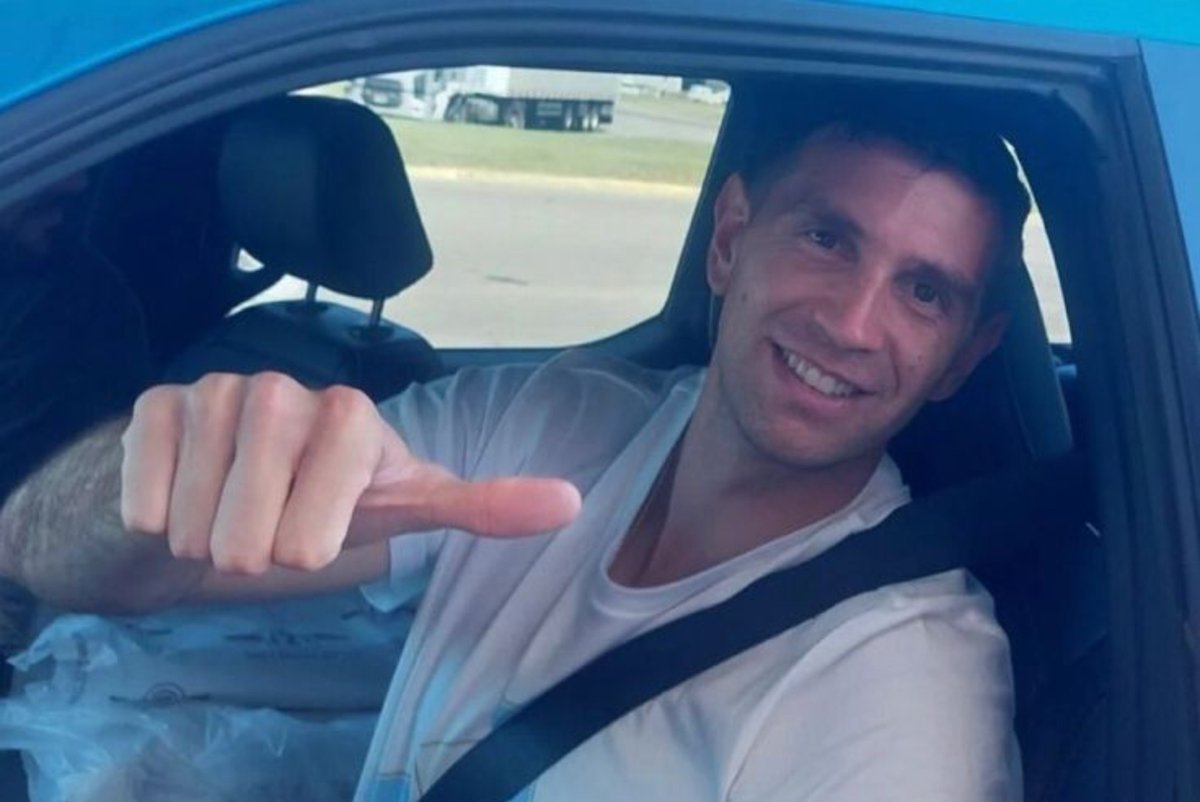 Niix172's tweet photo. Messi lloró escuchando los cánticos de la hinchada argentina alentando a la selección aún después del final dado, Messi no se despidió ese día, Messi se despide el 06/10/2026 en nuestro país rodeado de su gente https://t.co/LBwnkRhsuV