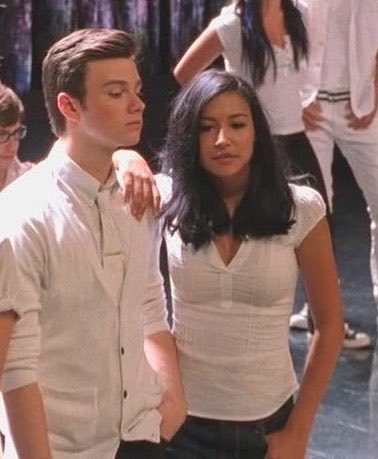 moistowe1ette's tweet photo. rewatching s1 is so weird because like they had no idea they were going to end up being best friends and living with each other https://t.co/aguW3vhLe3