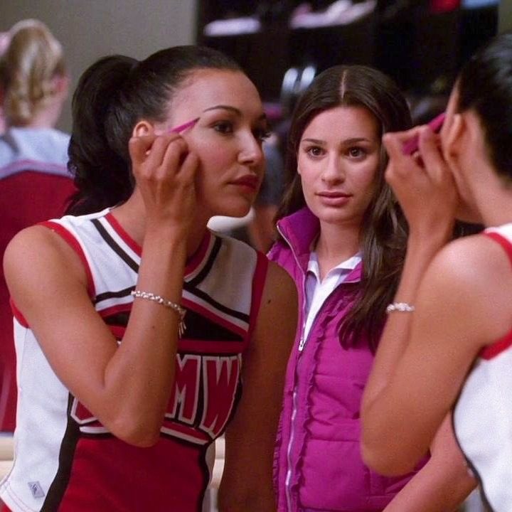 moistowe1ette's tweet photo. rewatching s1 is so weird because like they had no idea they were going to end up being best friends and living with each other https://t.co/aguW3vhLe3