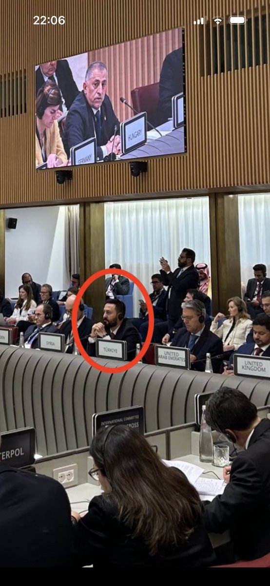 SercanUstundass's tweet photo. Roma’da Kürtler yok, IŞİD var

Roma’da toplanan “IŞİD’e karşı mücadele eden uluslararası koalisyon” toplantısına 
“IŞİD sivilleri hiç bir zaman hedef almadı” diyen Suriye İstihbarat Başkanı Abdülkadir el-Tahan da katıldı. Barrack toplantıda Irak ve Suriye’ye teşekkür etti. https://t.co/THNjeWYHwU