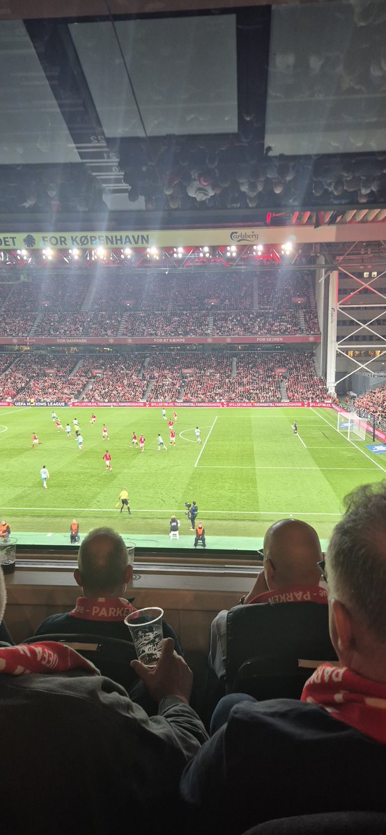 dennisvangdk's tweet photo. Observationer efter 35 minutter:

Vitinha er verdensklasse.
Hermansen er vores mest kreative.
Danmark kan ende i store problemer.

#fordanmark #danpor https://t.co/RyvaIKG010