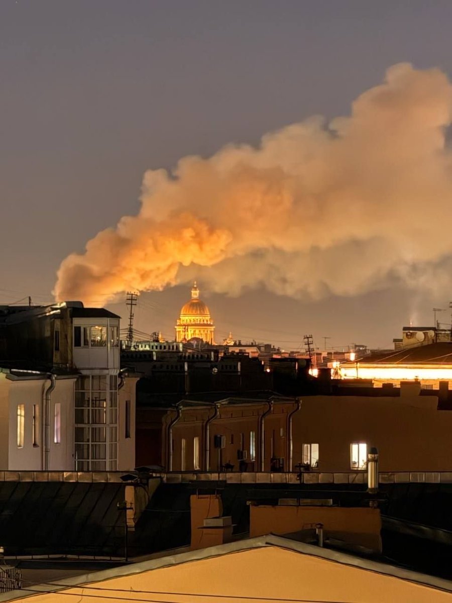 JayinKyiv's tweet photo. Historic buildings of St Petersburg city center are burning tonight.

The complex known as Miller's Mansion is destroyed. https://t.co/laZArAuzZb https://t.co/gqyeAik1yh