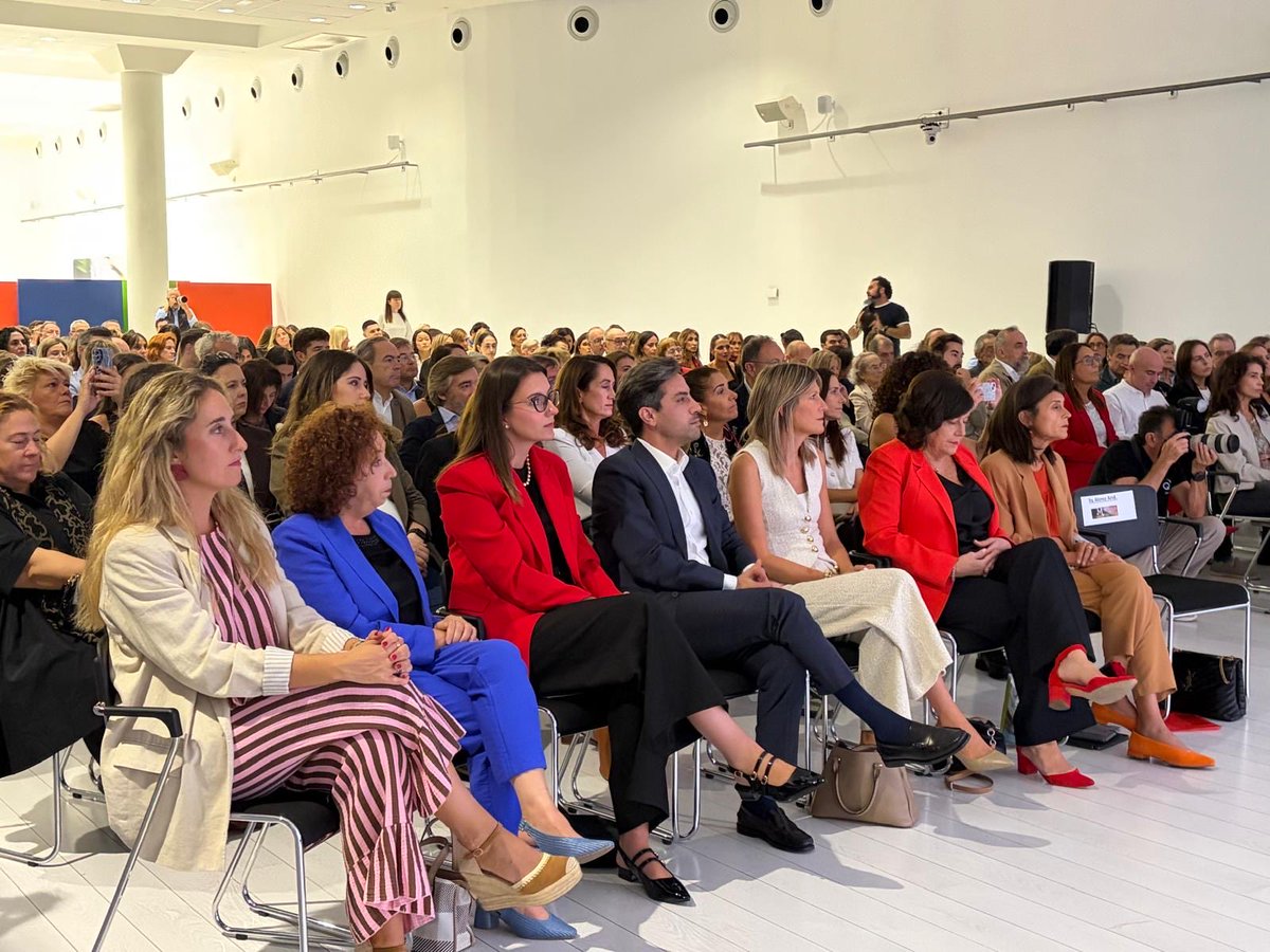 Jonnogales's tweet photo. 🎖️Apoyando y reconociendo el talento femenino en los Premios @_Ampea_ 2026.

Zorionak a Olaia Gómez Muga, Zuriñe Ortiz de Latierro,  Edurne Rujas Díez e Izaskun Orive Aizpuru por estos merecidos reconocimientos al talento femenino alavés. https://t.co/d7oNxE13gm