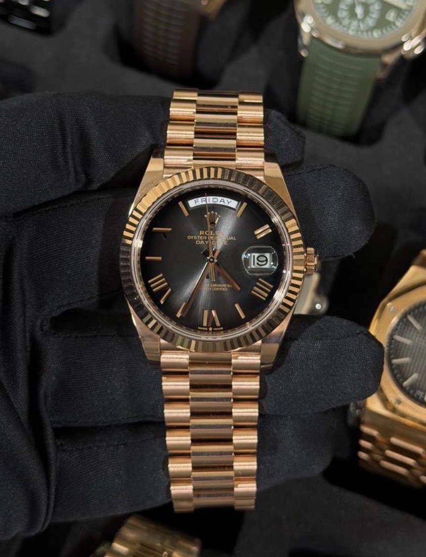 TimepieceTyler_'s tweet photo. 40mm Ombre dial Daydates.

Both for sale. https://t.co/KV1kSRzA4V