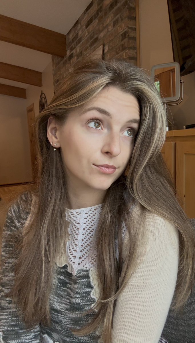 byJessKay's tweet photo. found my fav filming nook 🛋️ in my parents house, and now I’m never leaving.
Sorry mom!
Lighting is just too good 💎
#stuckwithme #ugccreativestrategist #ugcnet #ugc #ugccreator #UGC #ugccommunity #lighting https://t.co/SA41GVvX99