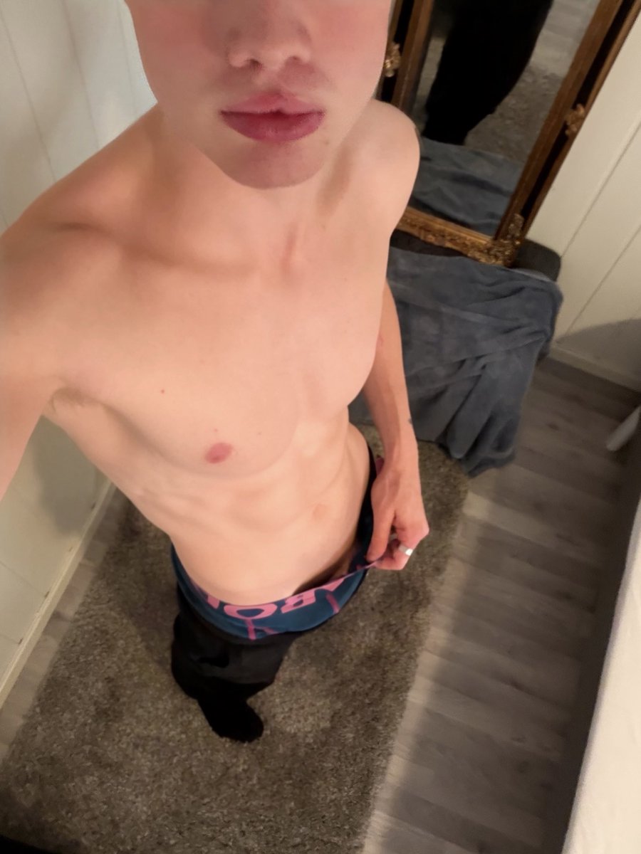 nojr69's tweet photo. Can someone wake him up🍆 #horny #nsfw #twink #BWC https://t.co/ZO1HGUeU75