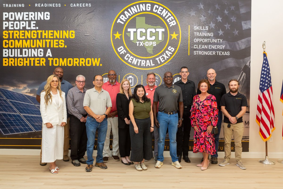 CPIWorkforce's tweet photo. Last week, @USCleanPower joined the Veterans-to-Clean-Energy Workforce Roundtable at the Training Center of Central Texas and toured @ApexCleanEnergy’s Big Elm project, exploring alignment between training, certifications, &amp; industry standards. Learn more: https://t.co/Tof0YLvsZB https://t.co/RoPG9OlrPM