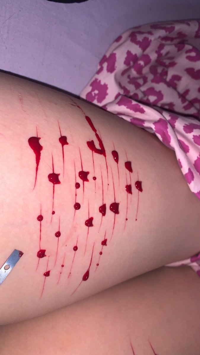 col16492's tweet photo. dots or kitties 😼 — such a cute halloween look! 

( this is fake, and i do not encourage self harm.) 
#fake #shedtwt #cats #sfx https://t.co/FNsjsNCrWl