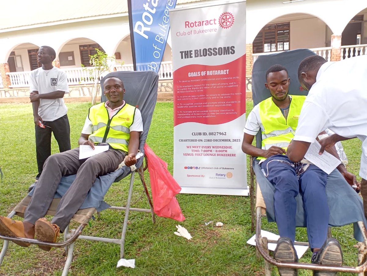 RACBukerere's tweet photo. Donate blood and save a life
The rotaract club of bukerere in partnership with the Rotary club of Bukerere together with St Micheal high school-Sonde during blood donation . Thanks to all of you who saved a life#racbukeerere https://t.co/TsINP88AnC