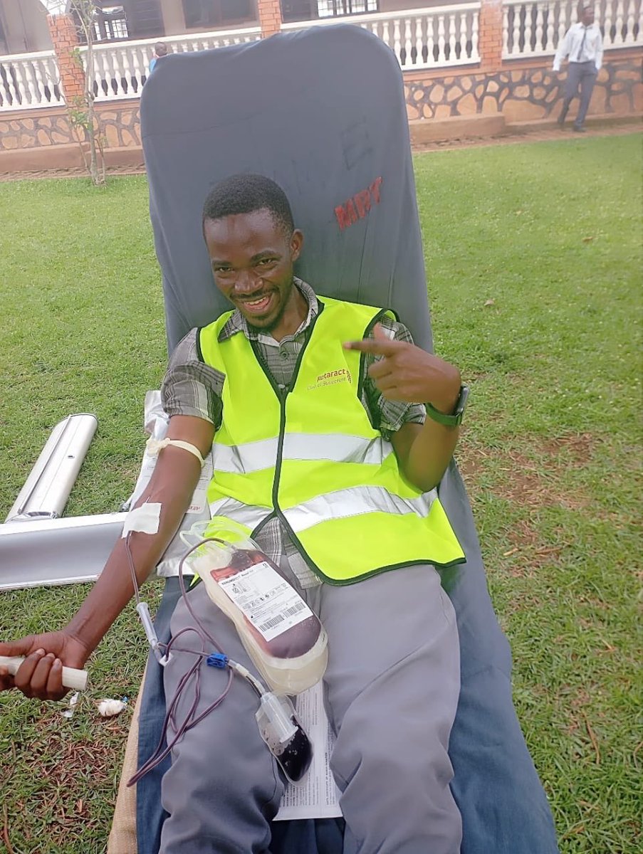 RACBukerere's tweet photo. Donate blood and save a life
The rotaract club of bukerere in partnership with the Rotary club of Bukerere together with St Micheal high school-Sonde during blood donation . Thanks to all of you who saved a life#racbukeerere https://t.co/TsINP88AnC