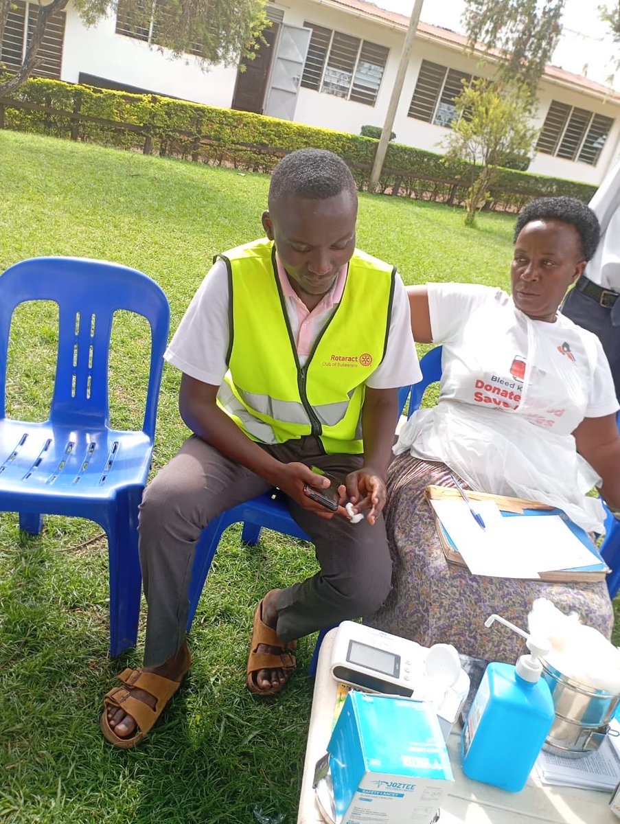 RACBukerere's tweet photo. Donate blood and save a life
The rotaract club of bukerere in partnership with the Rotary club of Bukerere together with St Micheal high school-Sonde during blood donation . Thanks to all of you who saved a life#racbukeerere https://t.co/TsINP88AnC