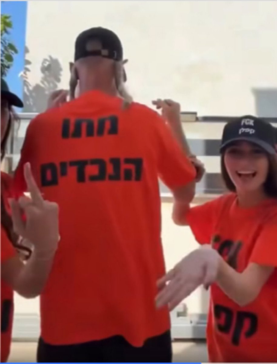 HagitMendes's tweet photo. עמרי אסנהיים אומר ליואב סגלוביץ׳:
״בטוח שיש ערבים שבליבם שמחו על השבעה באוקטובר״.

אז הנה עמרי - יש יהודים כאלה. ששמחו. ולא בליבם. בפרהסייה. https://t.co/7zrpWRsgBv