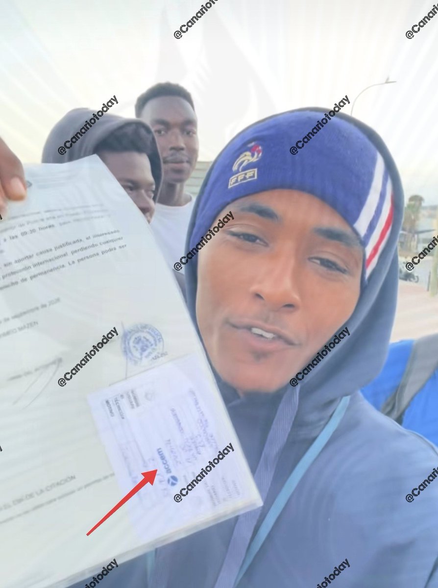 CanarioToday's tweet photo. ⚠️ Inmigrantes ilegales en Ceuta celebran su solicitud de asilo, asesorados por ACCEM. Lo cual impide su expulsión durante el procedimiento.

ACCEM recibió 225 millones públicos en 2025.

Actualmente mantiene ofertas para su servicio jurídico en Ceuta por 30.000 € brutos/año. https://t.co/CULJ4sFQYA