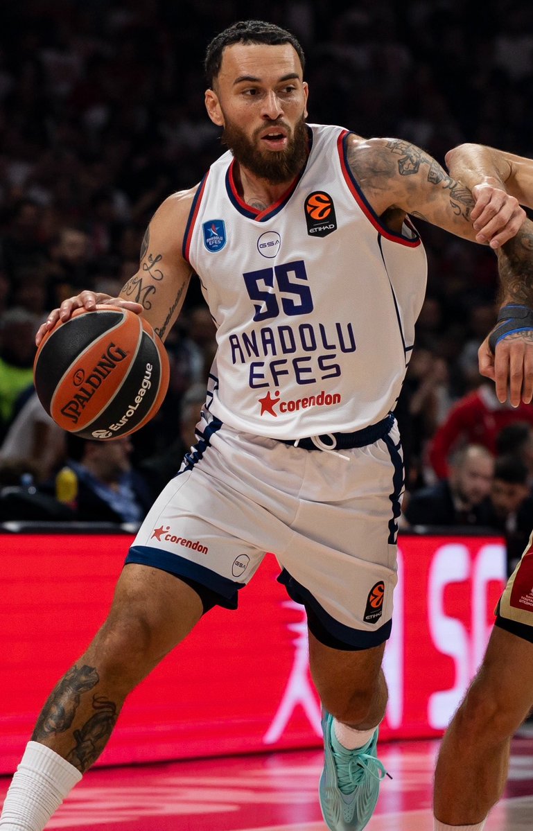 EuroLeague's tweet photo. Difficult scenes to witness in Belgrade.

Everyone is with you Mike ❤️ https://t.co/vEW8WAhusY