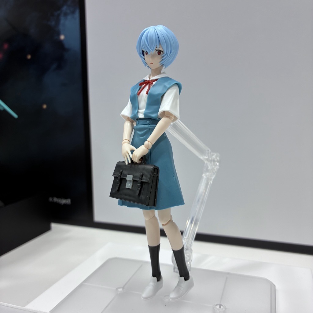 30mpreference's tweet photo. 綾波レイ (制服Ver.)商品サンプル展示中📣

アニメ『#ヱヴァンゲリヲン新劇場版』に登場する綾波レイが制服バージョンでプレミアムバンダイに「30 MINUTES PREFERENCE」として商品化✨

#30ML ブースで商品サンプルを展示中ですので是非遊びに来てください♪

お申し込みは近日開始予定、お楽しみに！！

 #30MP