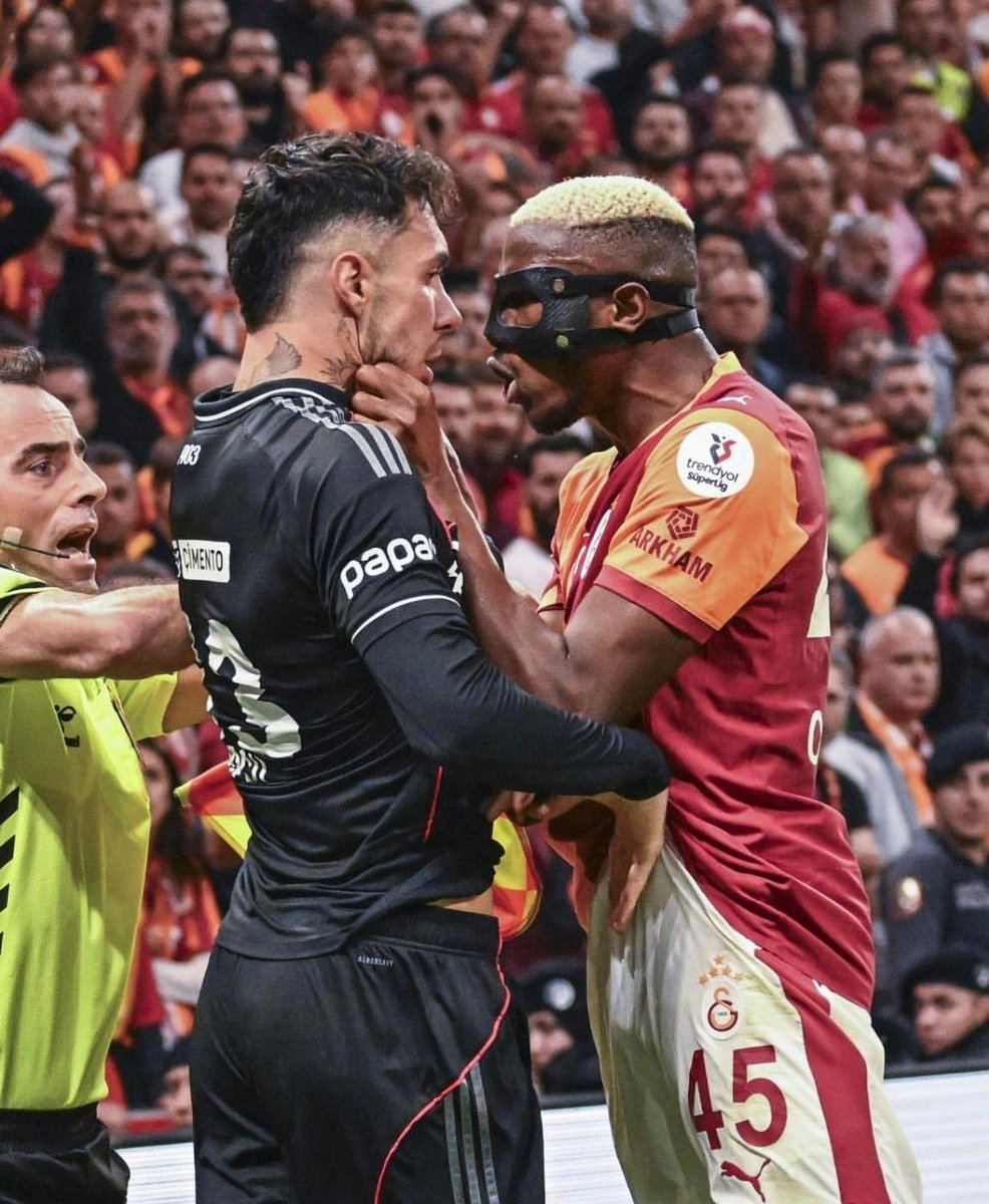gsgerceklerii's tweet photo. Yasin Kol’a ilk sorulacak şey Osimhen’e vermediği kırmızı kart olmalı! https://t.co/PldmFtYcRG