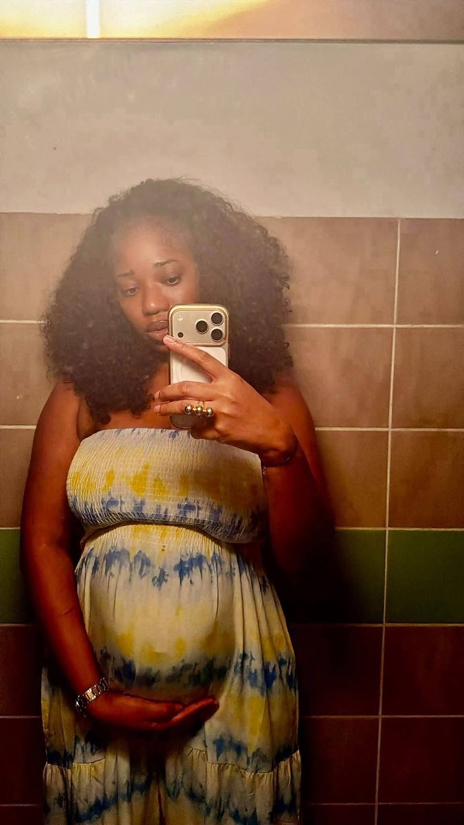 lemedia100filtr's tweet photo. 🎉❤️ Félicitations à la talentueuse artiste ivoirienne 🇨🇮 Mula, qui vient de donner naissance à un bébé. 🧑‍🍼👏🏽

Une magnifique nouvelle qui ouvre une nouvelle page dans sa vie. Et comme un joli clin d’œil à son univers musical, quelqu’un détient désormais la clé de son « paradis sur terre ». 😂

Toutes nos félicitations à la maman et beaucoup de bonheur à elle et à son bébé. 🥰👏🏽
