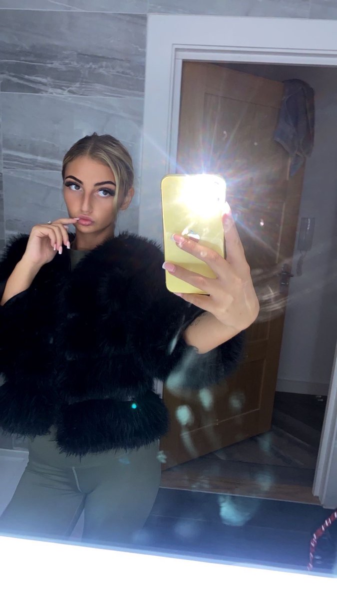 Lilsleaked's tweet photo. fur coat sznnn 😝💕 https://t.co/xfOSu8LcWM