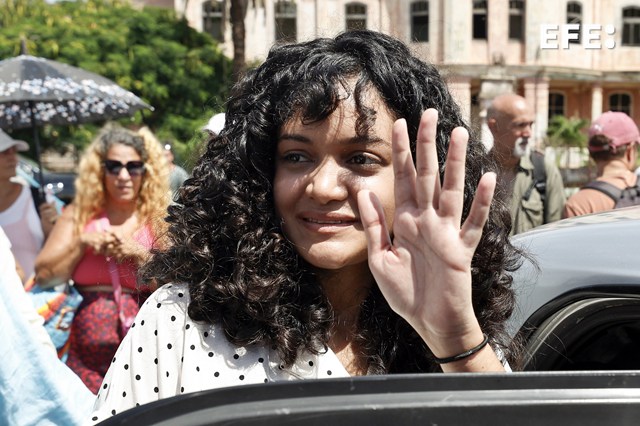 EFEnoticias's tweet photo. Un tribunal de Cuba declara culpable y pide una pena de dos años para la activista Anna Bensi y su madre.
https://t.co/yV32lnWNS6 https://t.co/dIPBNBYVAu