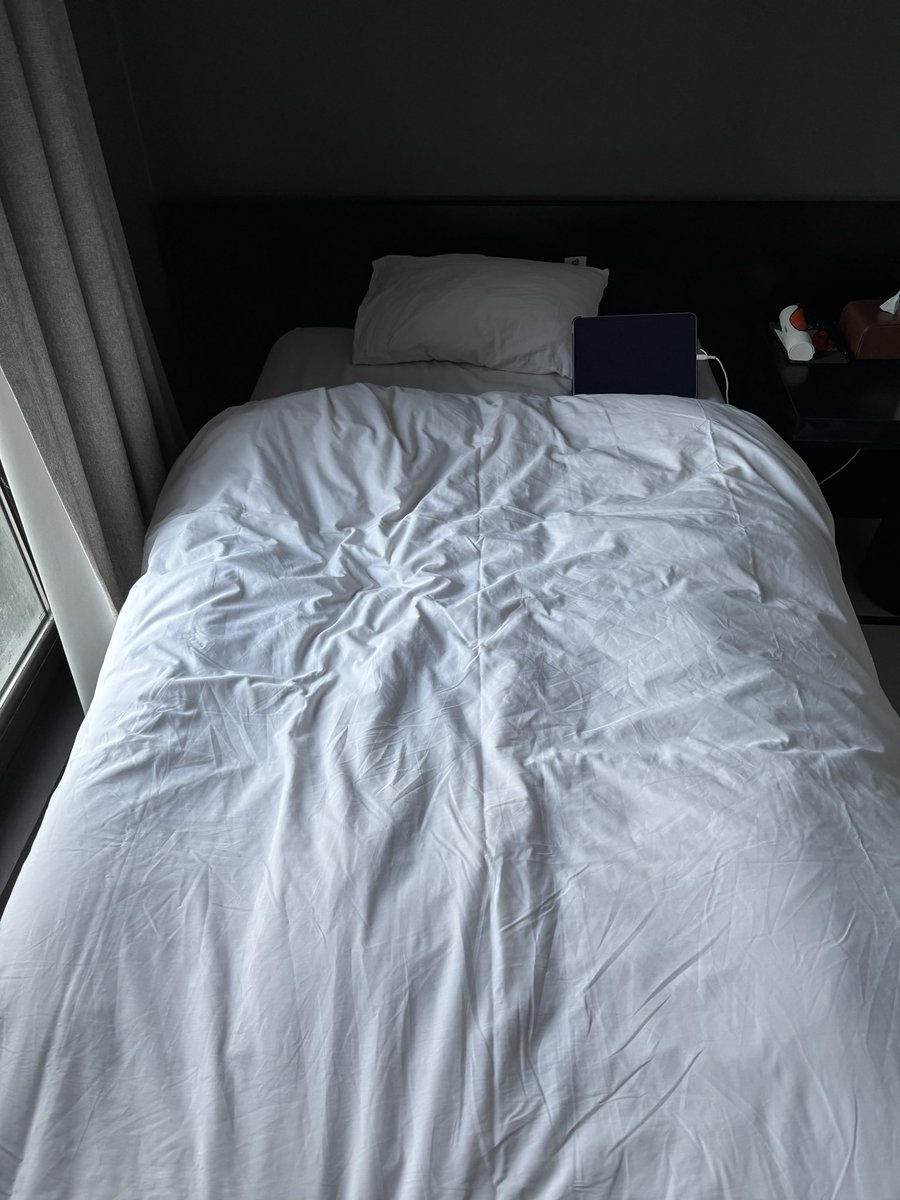 tkb_____23's tweet photo. @paaaaana2 譲った！
I'm single bed!!! https://t.co/TTeA3Q5QRV