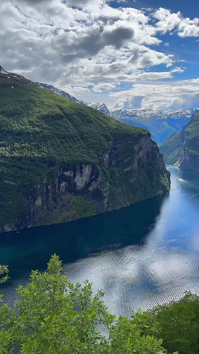 DwiArdi10197628's tweet photo. The unique [悼次峡] scenery leaves a deep impression on every traveler who visits. https://t.co/DTP1ggwlwx