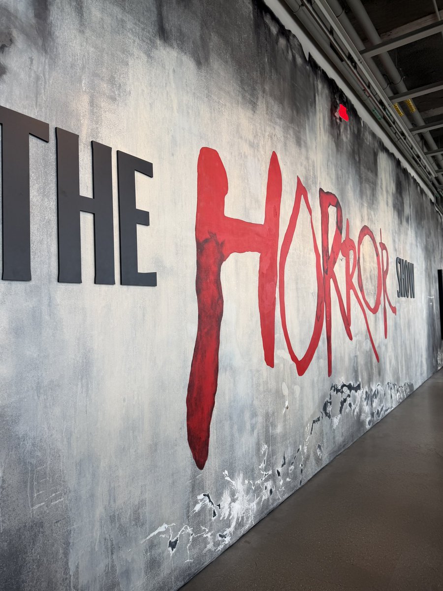 coasterstudios's tweet photo. @InTheLoopLegend It’s a new horror exhibit! Really well done, lots of cool stuff https://t.co/0JwmivJU9O