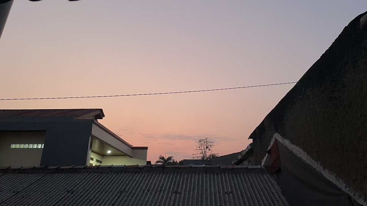 brordv's tweet photo. jumat pagi

subuh nya cepet
matahari juga cepat nongol nya https://t.co/si4CE8SBcd