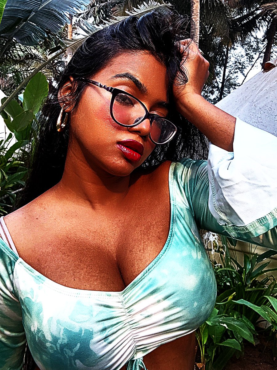 desibaddies__'s tweet photo. AVG MARATHI MULGII 🥵🥵💦

#MARATHI #HOT https://t.co/8lG143O2J9