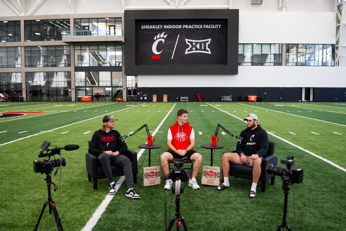 GoBearcatsFB's tweet photo. SPECIAL new episode of #4Claps coming tomorrow https://t.co/SYWYKrzeWI