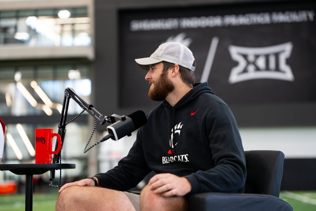 GoBearcatsFB's tweet photo. SPECIAL new episode of #4Claps coming tomorrow https://t.co/SYWYKrzeWI