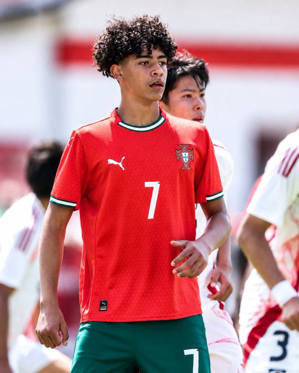 Jujubloke's tweet photo. 🚨🇵🇹 𝗠𝗔𝗝𝗢𝗥 𝗕𝗥𝗘𝗔𝗞𝗜𝗡𝗚: Portugal are reportedly considering a sensational move to eventually bring Cristiano Jr. into the national team setup as Cristiano Ronaldo’s replacement following Ronaldo’s decision to step away from international football.

The idea behind the move is simple: Cristiano Ronaldo has stopped, so Cristiano Jr. could be the one to continue the family legacy with Portugal.

Sources claim the dream is to see Cristiano Jr. wear the Portugal shirt, carry on the famous No. 7 legacy and follow in his father’s footsteps on the international stage.