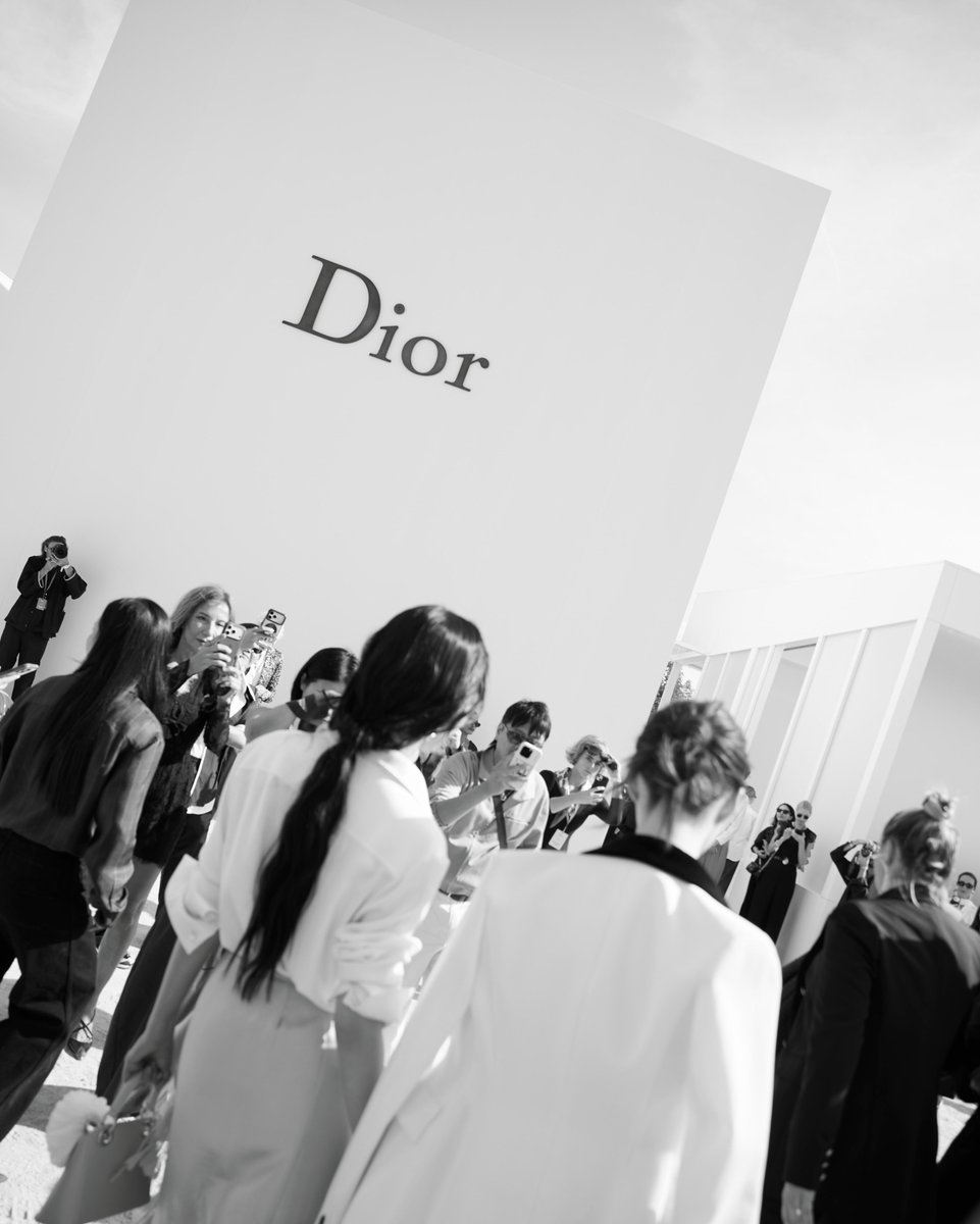 lessisen0ugh's tweet photo. @OneilyMusic Proud of LingOrm every day, prouder today. Onward together. 🌟
#LinglingKwong #OrmKornnaphat
#LingOrmDiorSummer27 #LingOrm
#Dior #DiorSummer27 #PFW https://t.co/20fa0eAtR3