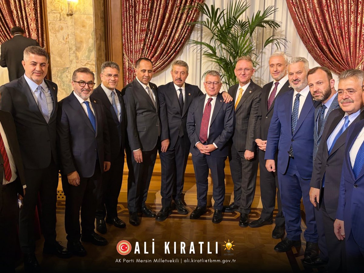 ALKIRATLI's tweet photo. 📍 TBMM

Dönem 5. Yasama Yılı’nın açılışı vesilesiyle, TBMM Başkanımız Sayın Prof. Dr. Numan Kurtulmuş’un ev sahipliğinde gerçekleştirilen resepsiyona kıymetli milletvekillerimizle birlikte katıldık.

Gazi Meclisimizin yeni yasama yılının ülkemize, milletimize ve Mersin’imize hayırlı olmasını diliyorum. 🇹🇷